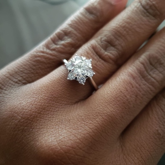 1 Carat Center Diamond 18k Engagement Ring Vintage Hearts and Flower - Picture 7 of 12